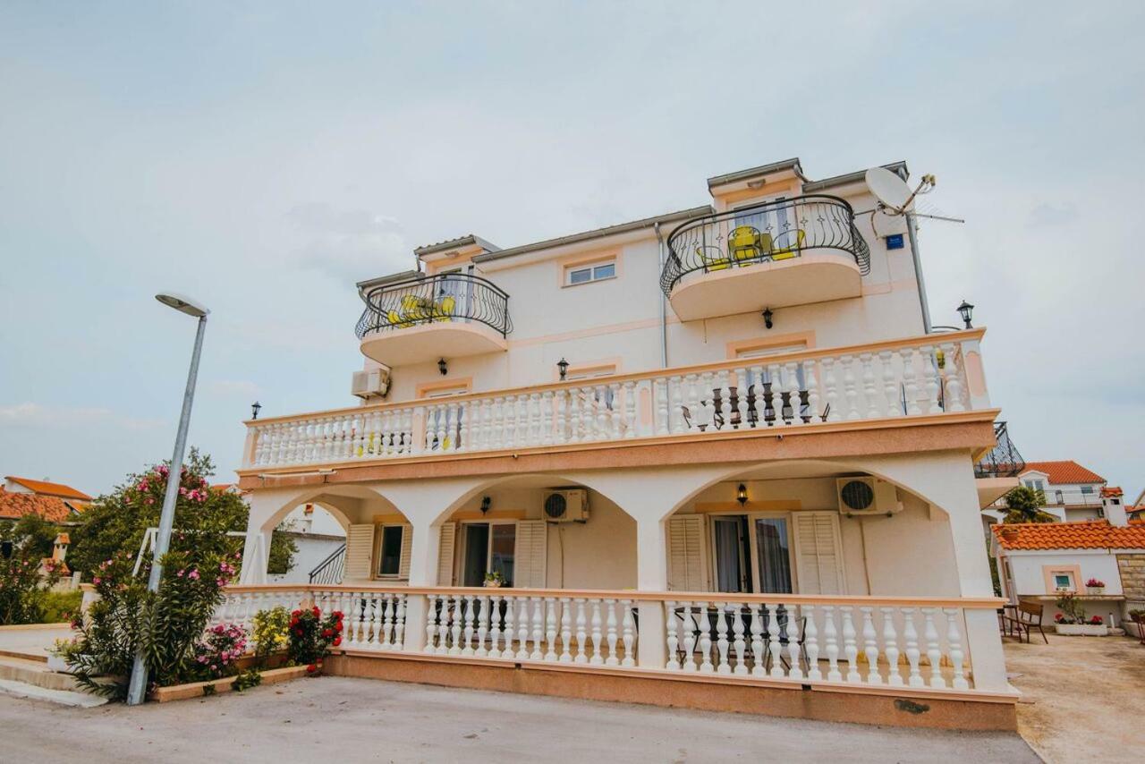Apartmani Tamaris Vodice Exterior foto