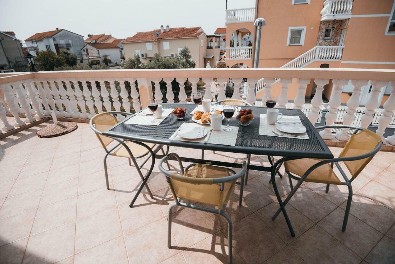 Apartmani Tamaris Vodice Exterior foto