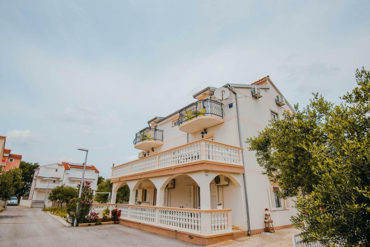 Apartmani Tamaris Vodice Exterior foto
