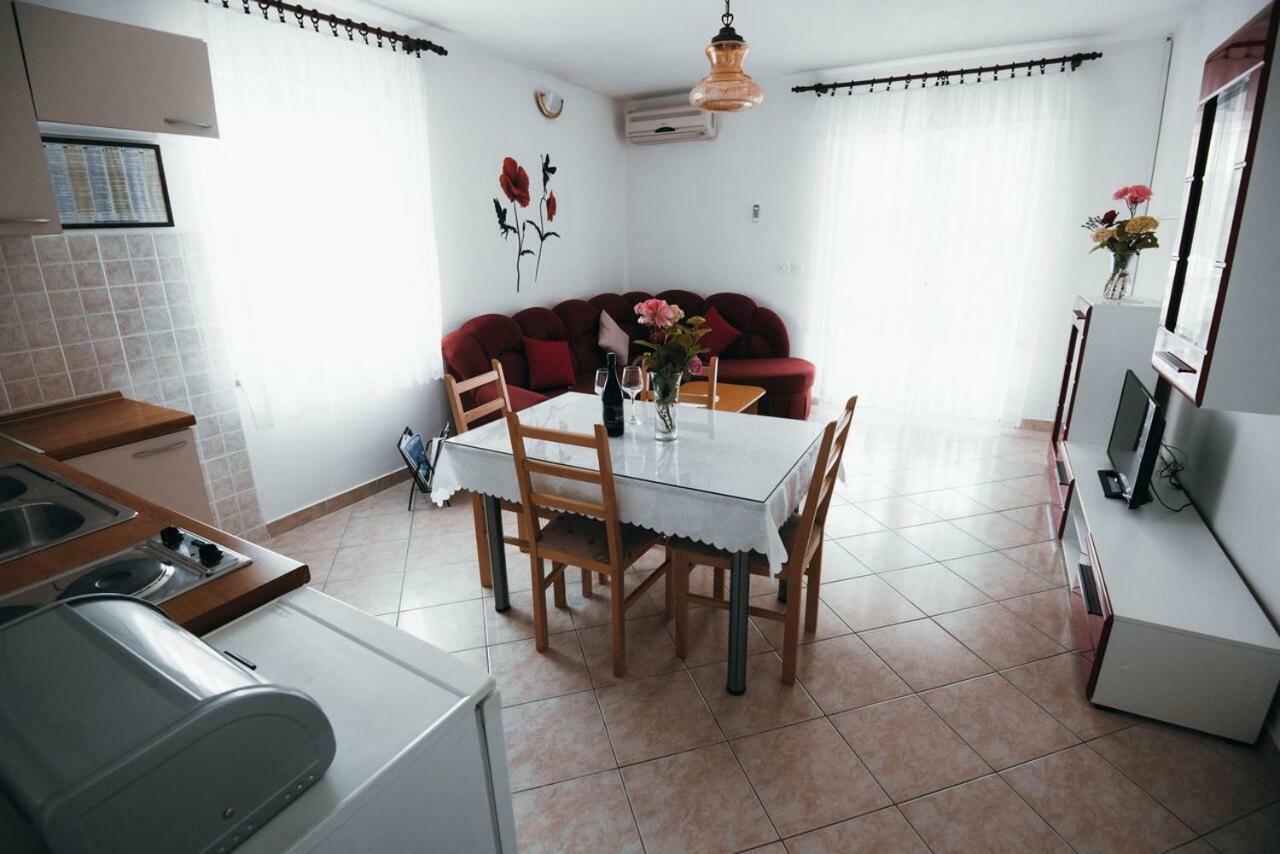Apartmani Tamaris Vodice Exterior foto