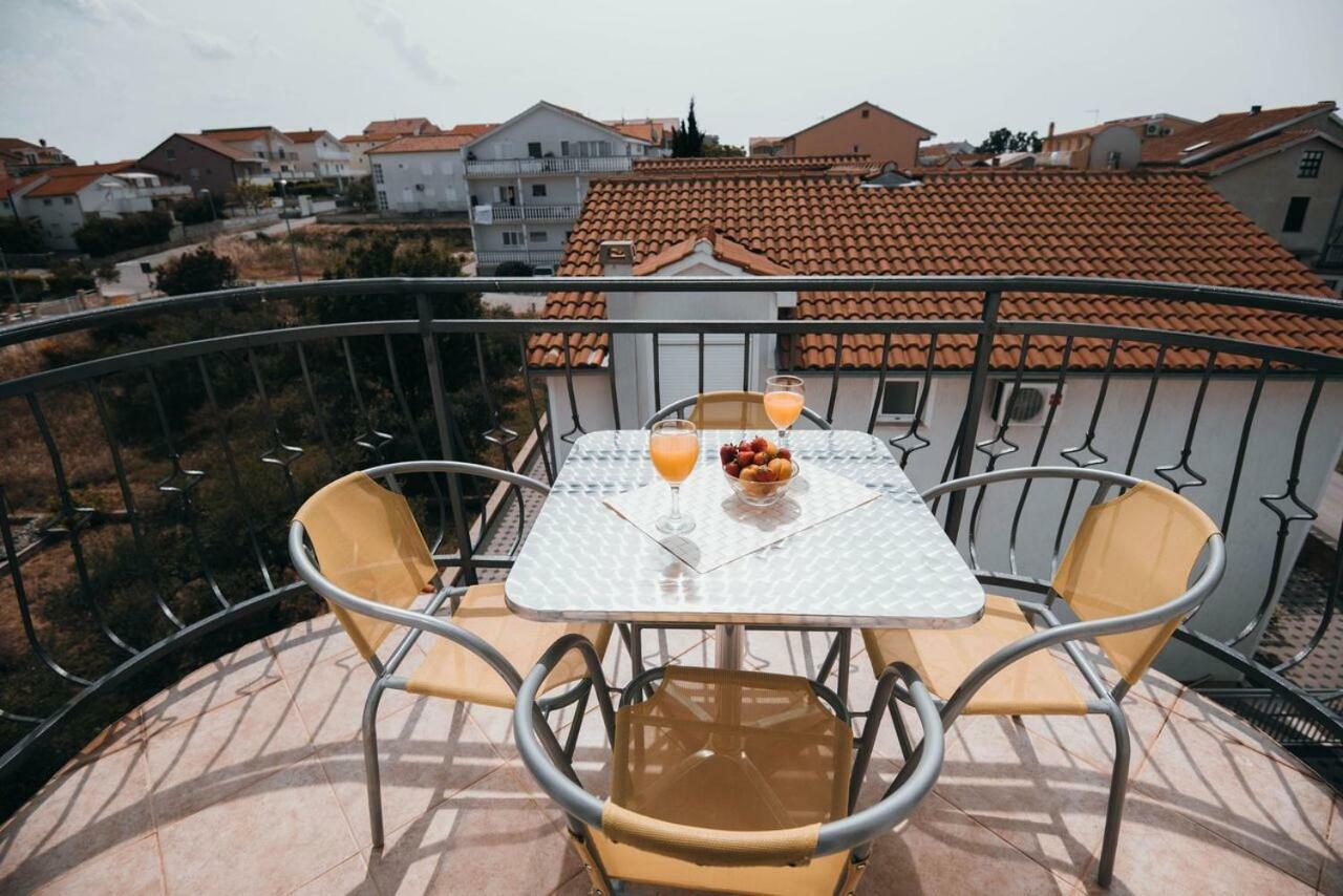 Apartmani Tamaris Vodice Exterior foto